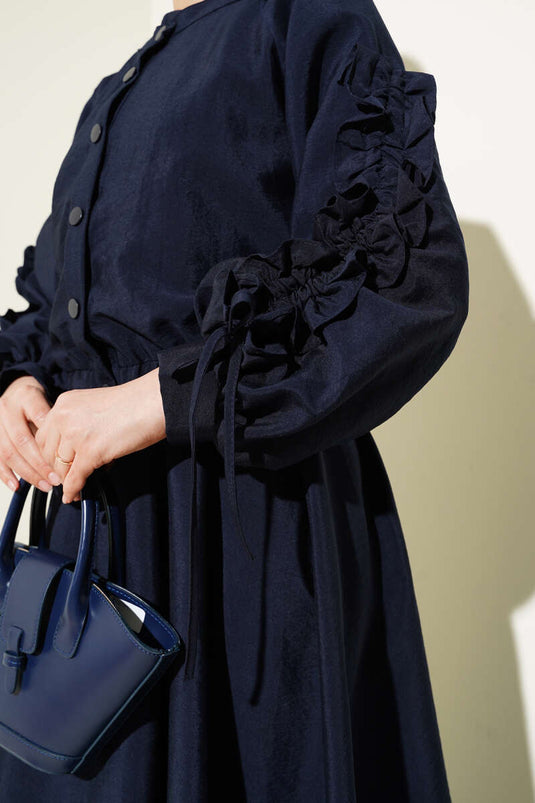 Completo gilet e giacca blu navy con maniche arricciate