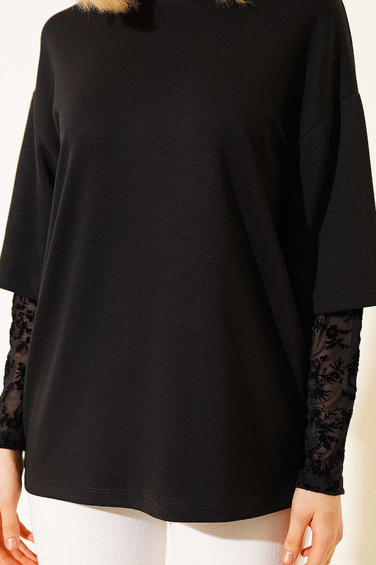 T-shirt noir avec manches ornées de dentelle