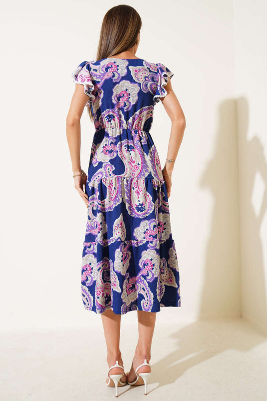 Marineblaues Kleid mit Rüschenärmeln und Muster