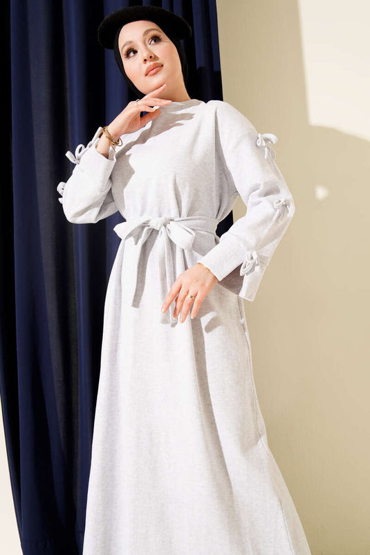 Robe grise Thessaloniki avec détail de nœud sur les manches