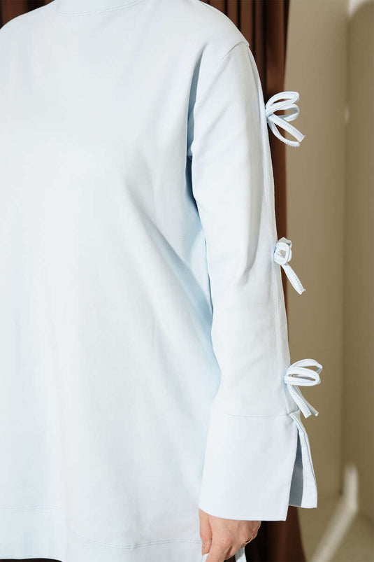 Tunika mit Schleifendetails an den Ärmeln in Babyblau
