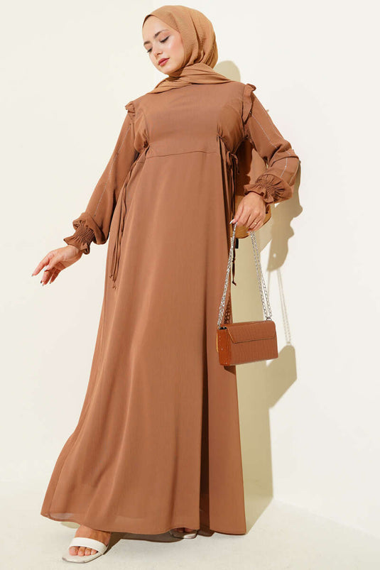 Nerzkleid mit glänzenden Paillettenärmeln