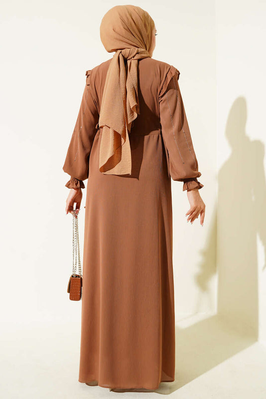 Nerzkleid mit glänzenden Paillettenärmeln