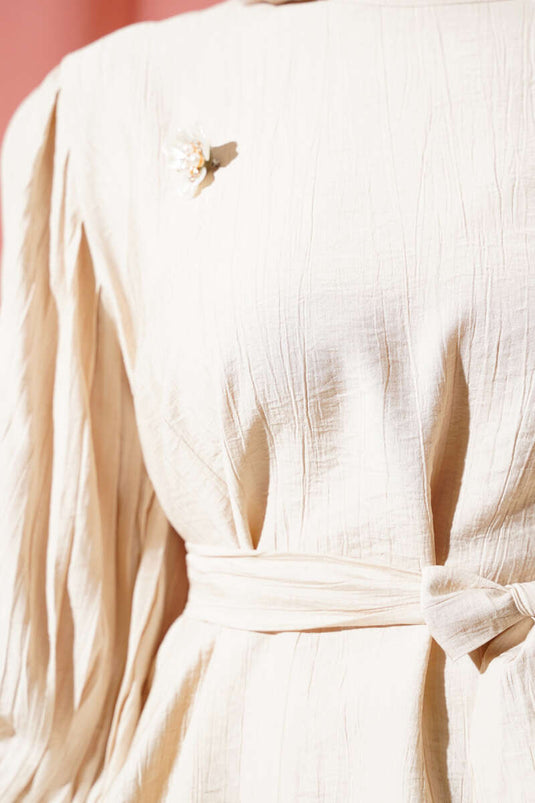 Zweiteiliges Set mit Plissierten Ärmeln und Gürtel in Beige