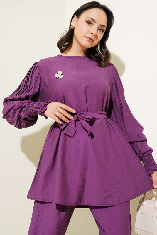 بدلة مكونة من قطعتين بأكمام مطوية وحزام، لون أرجواني