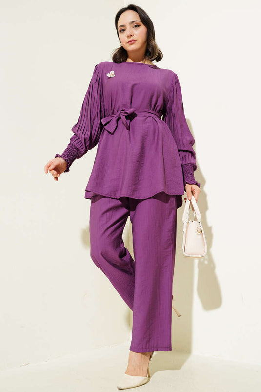 بدلة مكونة من قطعتين بأكمام مطوية وحزام، لون أرجواني