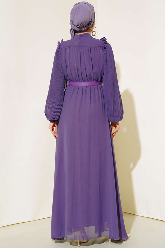 Robe violette à manches plissées