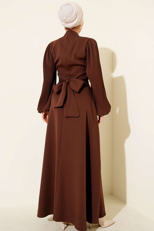 Kolları Piliseli Kuşaklı Abiye Elbise Kahve