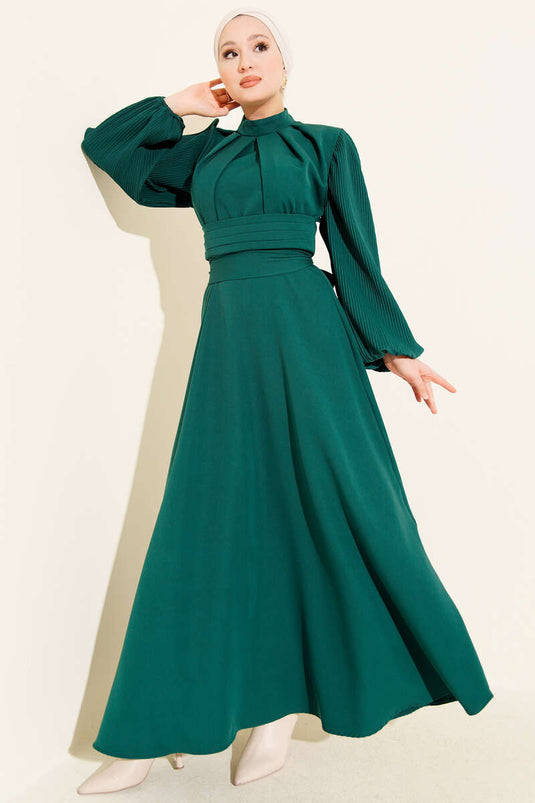 فستان سهرة أخضر زمردي بأكمام مطوية وحزام