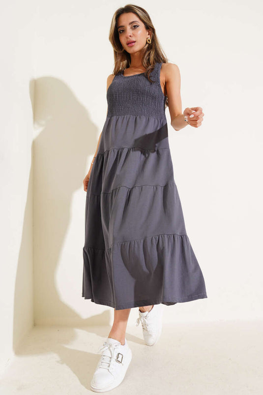 Abito a strati senza maniche in grigio fumo