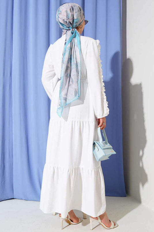 Weißes Lagenkleid mit Rüschenärmeln