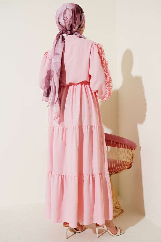 Rosa Lagenkleid mit Rüschenärmeln