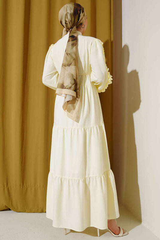 Robe jaune à volants et manches superposées