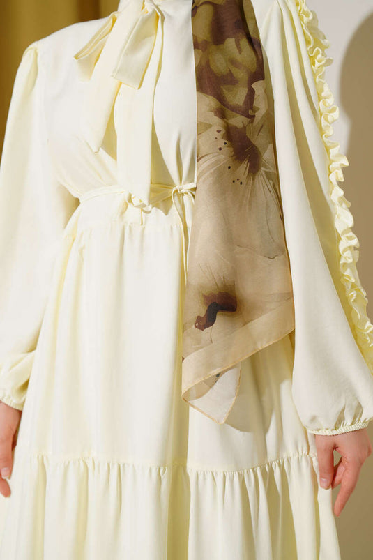 Robe jaune à volants et manches superposées