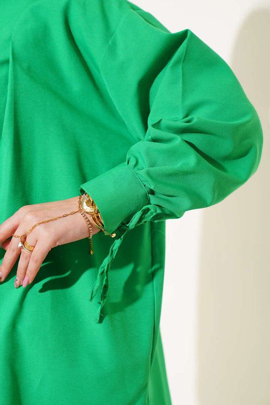 Tunica con spacco e maniche con lacci in corda verde