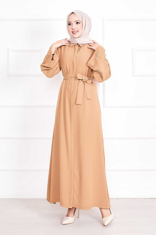 Kolu Nakışlı İnci Detaylı Seyyar Kuşaklı Ferace Camel