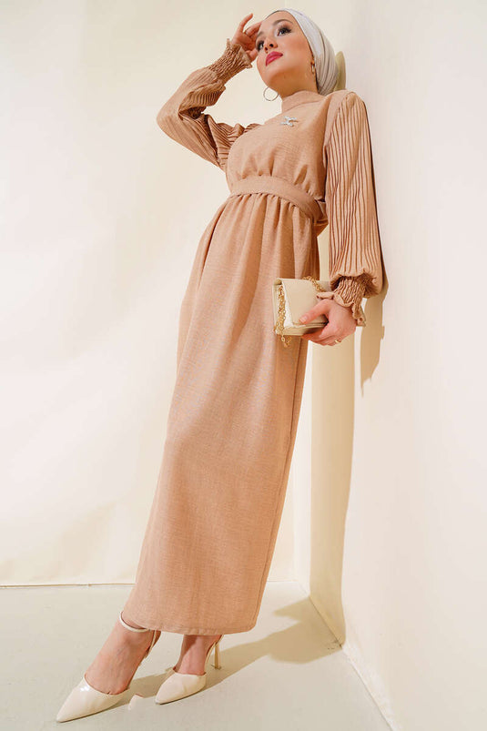 Leinenkleid mit Faltenärmeln in Latte