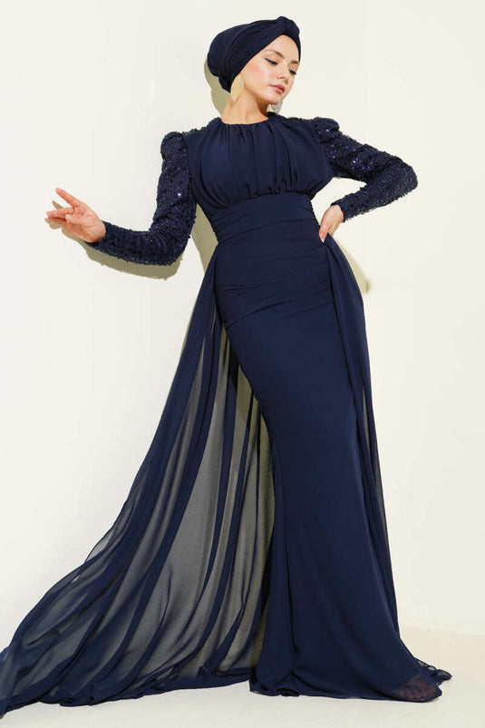 فستان سهرة مزين بخرز كولو مع عباءة باللون الأزرق الداكن