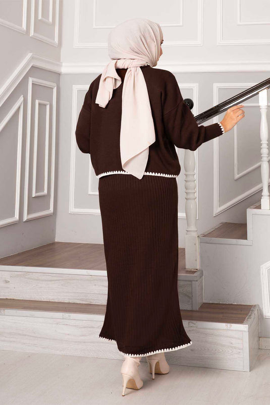 مجموعة مزدوجة بأكمام مضلعة باللون البني