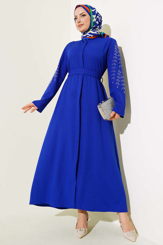 عباية مزينة بالأحجار