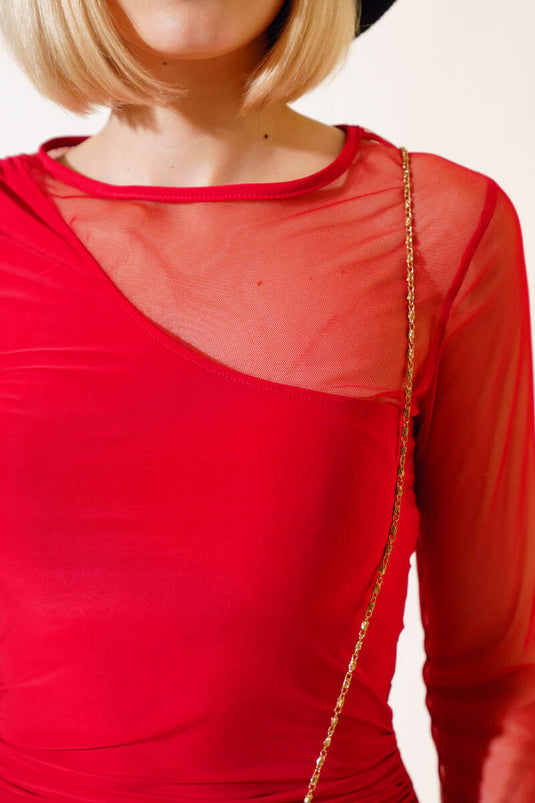 Mini abito rosso con dettaglio maniche in tulle