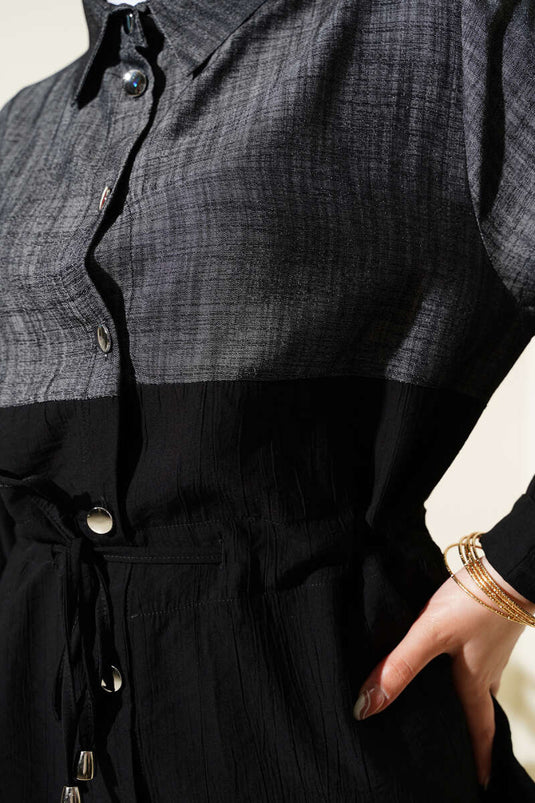 بدلة من قطعتين مزينة بقماش الدنيم وأزرار باللون الأسود