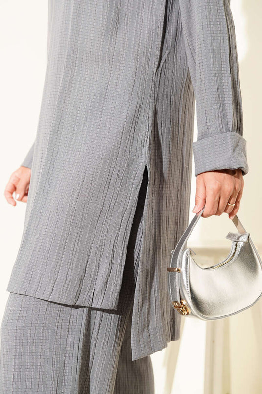 بدلة رمادية مكونة من قطعتين بسحاب نصف مجعد