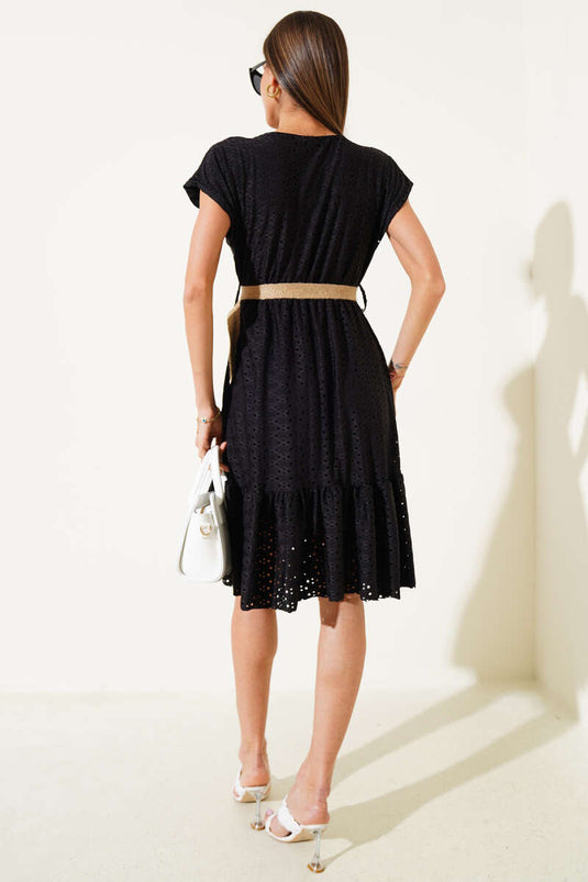 Robe noire brodée à double boutonnage