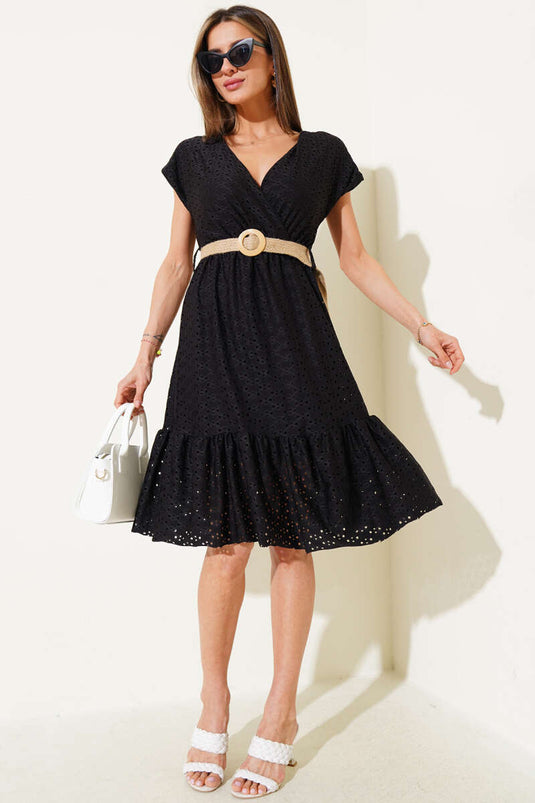 Robe noire brodée à double boutonnage