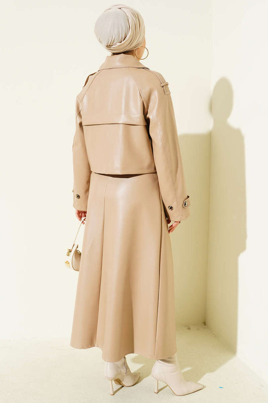 بدلة جلدية مزدوجة الصدر من قطعتين باللون البيج