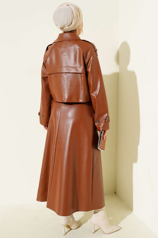 Tailleur deux-pièces en cuir beige à double boutonnage