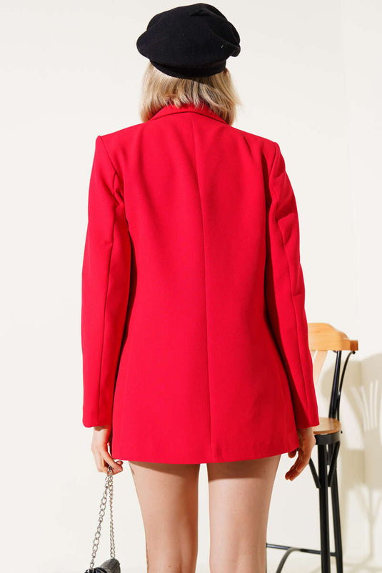 سترة بليزر مبطنة بأزرار وياقة متقاطعة حمراء