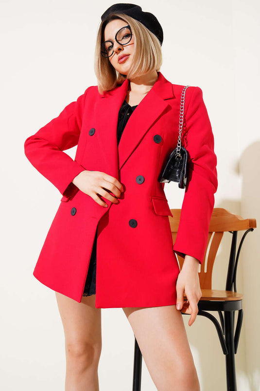 سترة بليزر مبطنة بأزرار وياقة متقاطعة حمراء