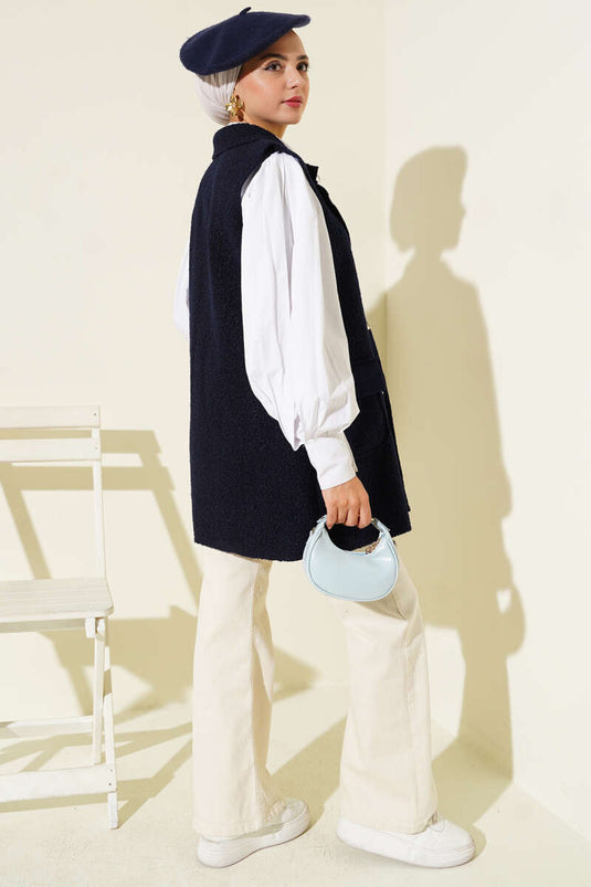 Zweireihige, geknöpfte Weste mit Kragen, marineblau.