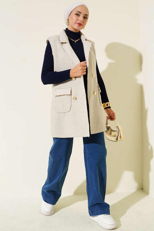 Doppelreihige, geknöpfte Weste mit Kragen und Strassverzierungen.