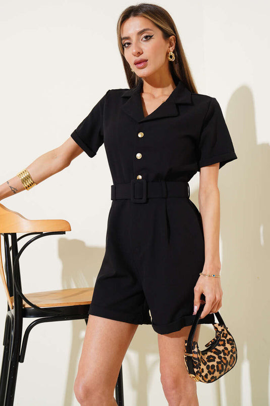 Schwarzer Jumpsuit mit doppelter Knopfleiste und goldenen Knöpfen