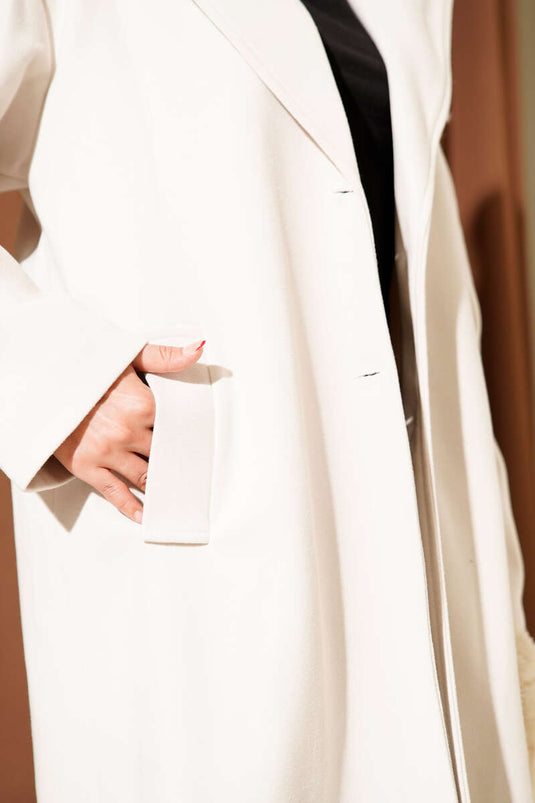 Manteau croisé en cachemire à deux boutons avec détails en pierre