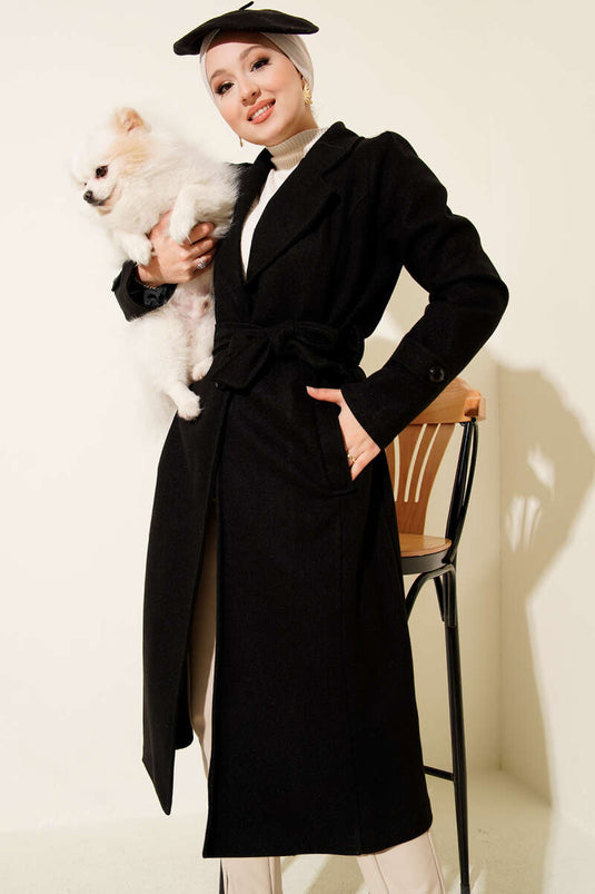 Abrigo de kaşe negro con cuello cruzado