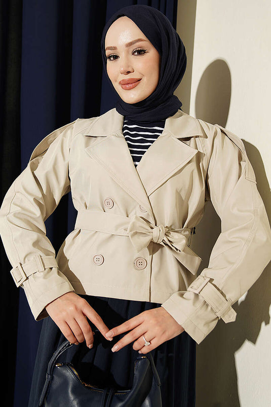 Gabardina Corta Con Cuello Cruzado, Cinturón Y Adornos