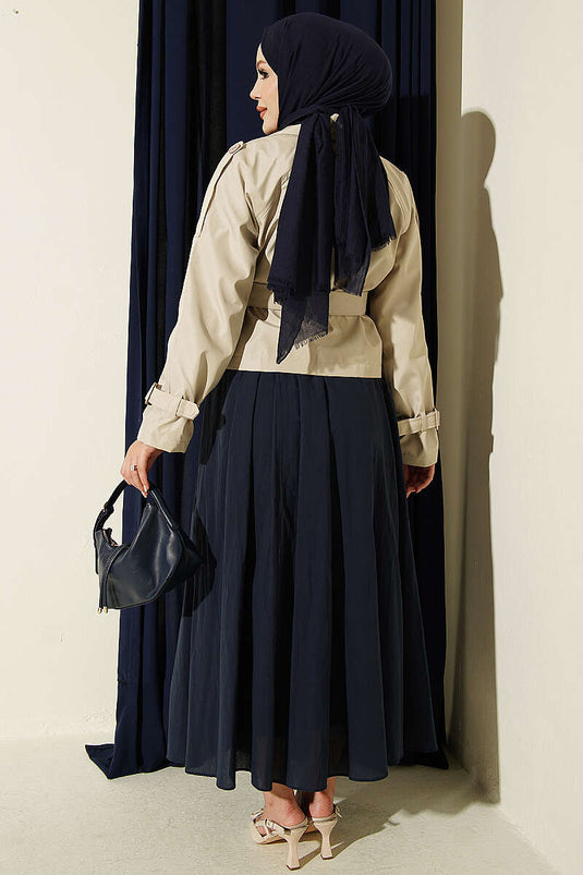 Gabardina Corta Con Cuello Cruzado, Cinturón Y Adornos