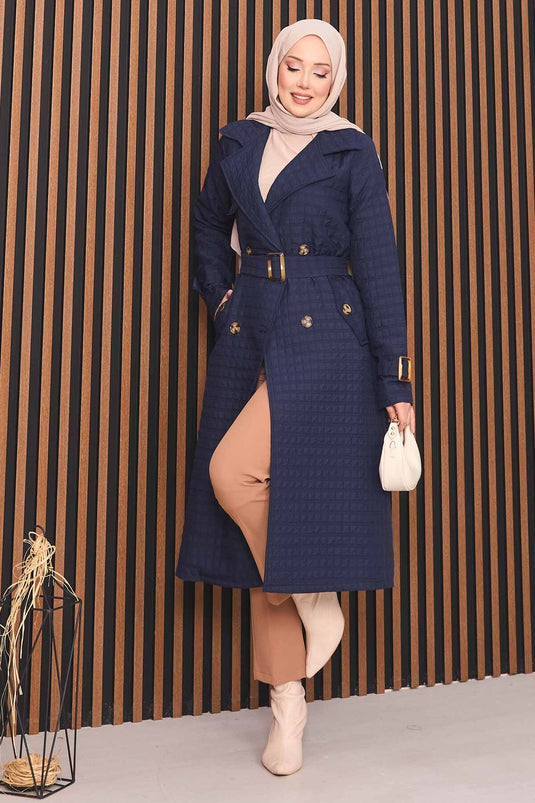 Trench-coat matelassé bleu marine à double boutonnage et ceinture, avec hijab intégré