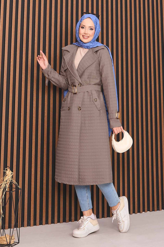 Trench-coat matelassé en vison avec hijab et ceinture à double boutonnage