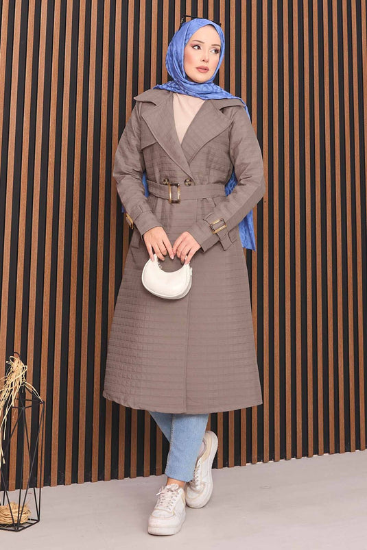 Trench-coat matelassé en vison avec hijab et ceinture à double boutonnage