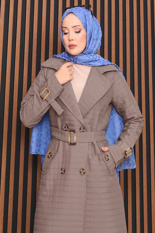 Trench-coat matelassé en vison avec hijab et ceinture à double boutonnage