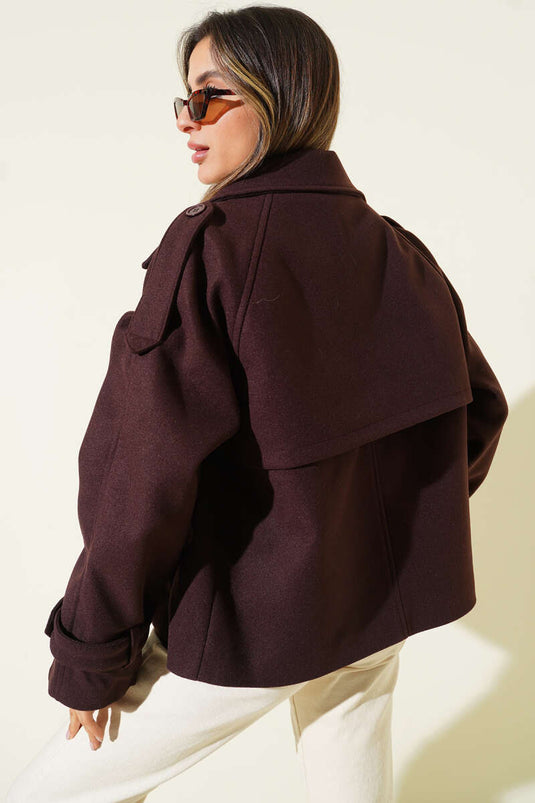 Double-breasted cropped coat, brown.