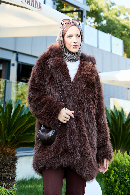 Manteau en fourrure à double boutonnage marron