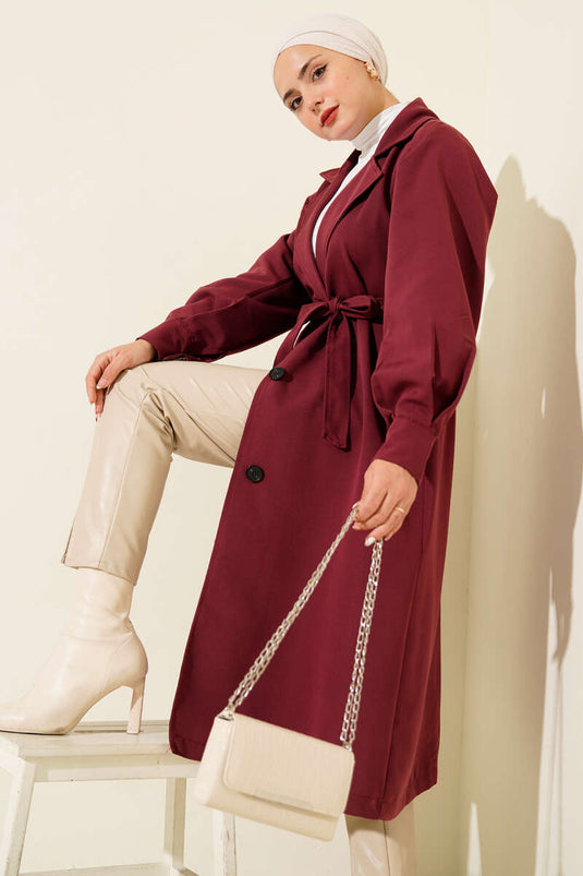 Trench-coat croisé avec détail de ceinture, bordeaux.