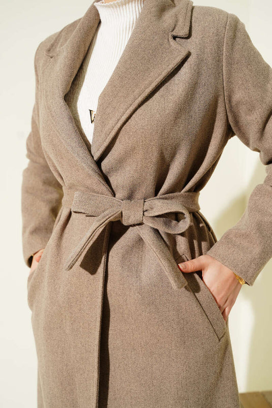 Kruvaze Yaka Kuşaklı Astarlı Kaban Vizon