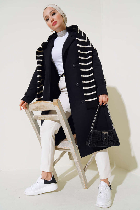 Trench con collo a incrocio, cintura e bottoni, nero