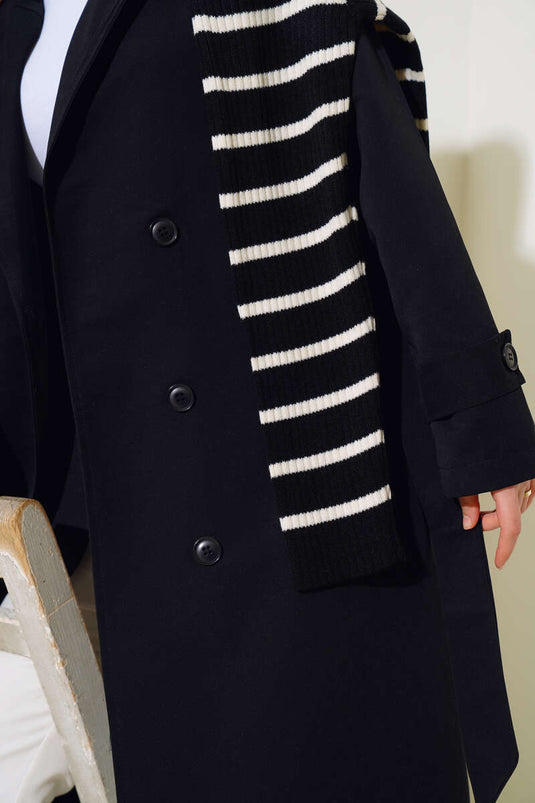 Trench con collo a incrocio, cintura e bottoni, nero